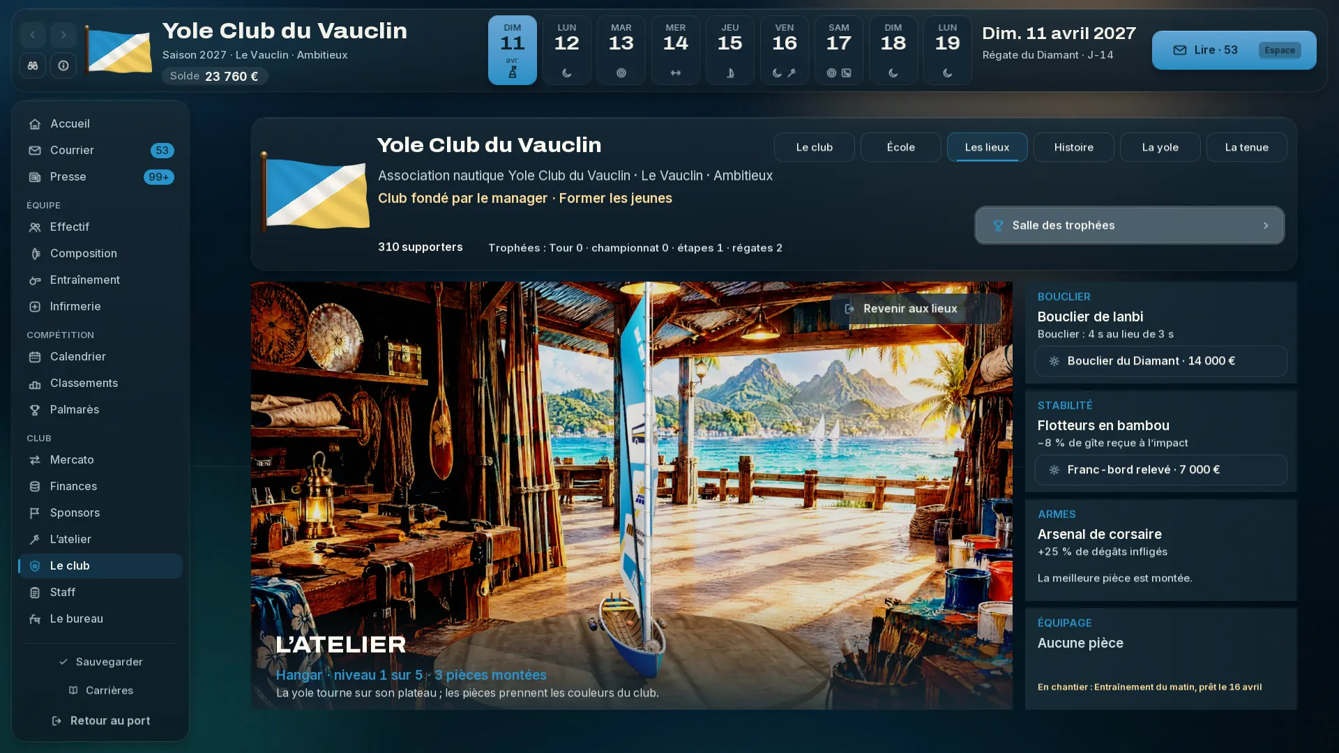 L’atelier : la yole sur son plateau et les pièces aux couleurs du club
